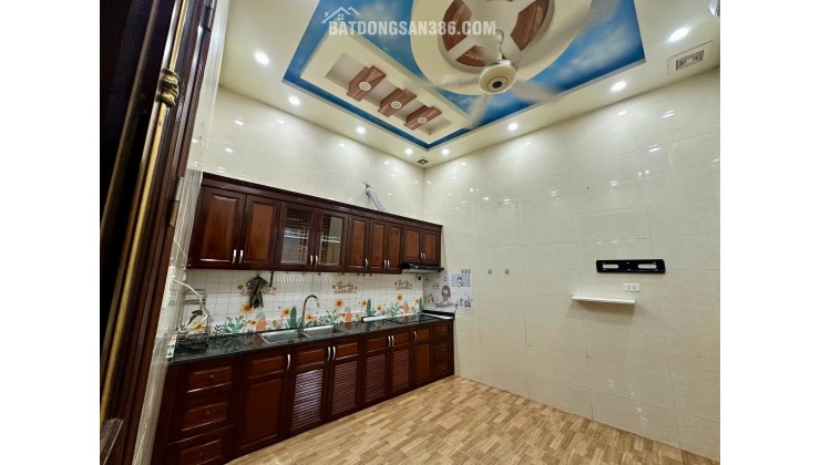 Bán nhà riêng tại 18/133 Chùa Hàng, 4,35 tỷ, 50m2, 3PN, 2WC, hướng Tây