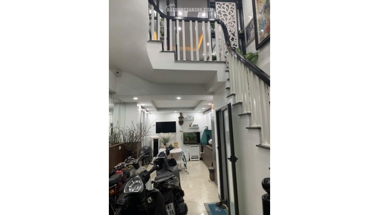 BÁN NHÀ 5 TẦNG VỊ TRÍ ĐẸP – THẠCH BÀN, LONG BIÊN – ĐÃ LẮP ĐIỆN NĂNG LƯỢNG MẶT TRỜI – SỔ ĐỎ CHÍNH CHỦ