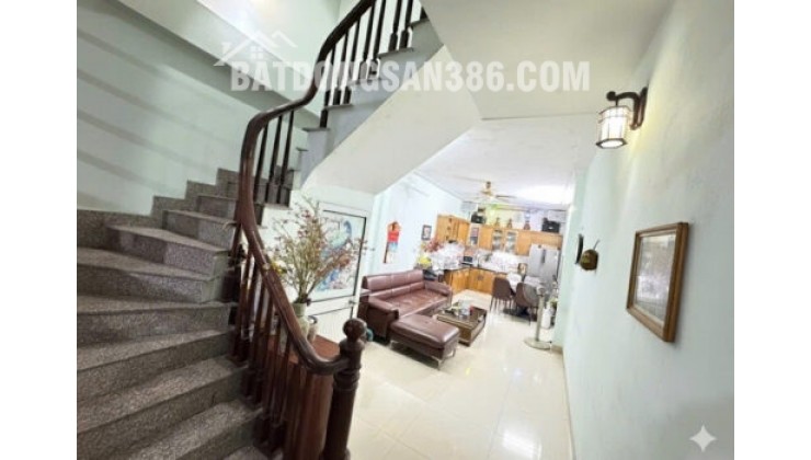 Chính chủ nhà bán CCMN PHÙNG KHOANG – dòng tiền 30 triệu/ tháng gia đình ở 3 tầng cho sv thuê 3 tầng