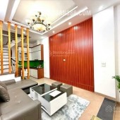 Bay nhanh Phố Cự Lộc, nhà dân xây, 2 thoáng, ngõ thông, cách 20m oto tránh, sổ vuông, dt 40m*5t