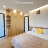 Căn hộ dịch vụ 2 ngủ ở Âu Cơ đầy đủ đồ có ban công