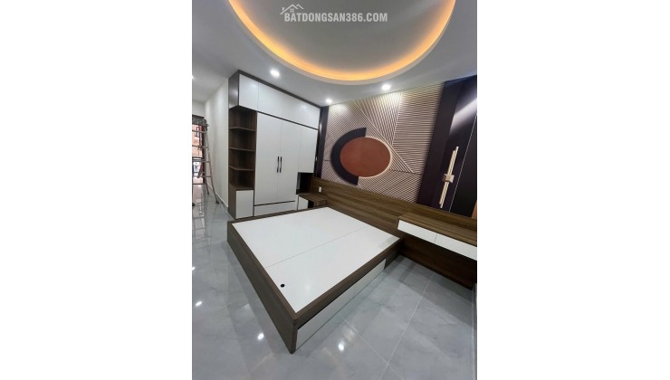 Bán gấp Nhà Mặt Tiền Đường Trần Hưng Đạo Quận Tân Phú - 98m2 Giá 17.6 Tỷ