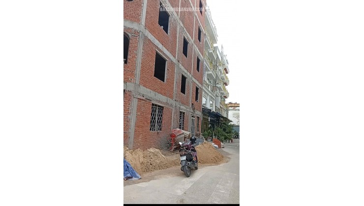 Nhà lô góc hxh, có thang máy, 14 tỷ, Lê Văn Quới