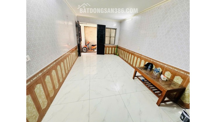 Bán nhà chính chủ 2,5 tầng ngõ 230/79 Định Công Thượng. LH:0968723972.