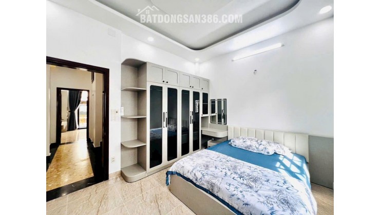 Nhà hẻm xe hơi Hoàng Quốc Việt, 4 tầng, nơi cán bộ ở, giá 10.5 tỷ
