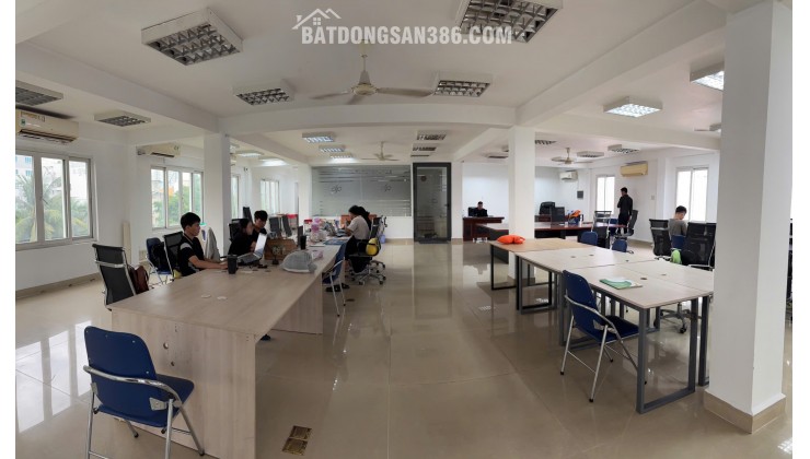 Cho thuê văn phòng mặt tiền ngay trung tâm với 11x16m2 tai Trường Sơn, Tân Bình