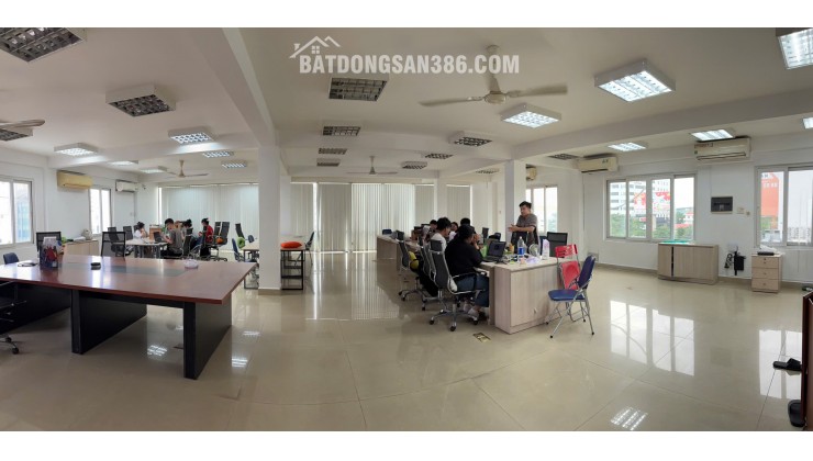 Cho thuê văn phòng mặt tiền ngay trung tâm với 11x16m2 tai Trường Sơn, Tân Bình