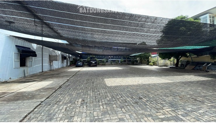 Cho thuê nhà đường Trần Bạch Đằng Đà Nẵng góc 2 mặt tiền diện tích 360 m2 giá tốt