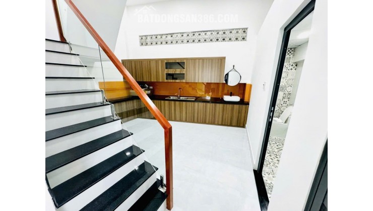 Bán nhà Q10 Cách mạng tháng 8 ngang 6m 4 tầng 95m2: 8,9 tỷ. Trí 0967638168