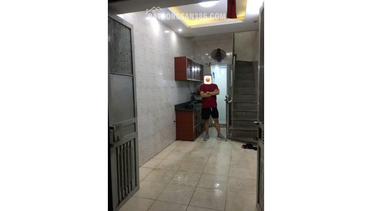 Chính chủ cho thuê nhà nguyên căn tại cuối phố Đoàn Thị Điểm, Văn Miếu Quốc Tử Giám, Đống Đa, Hà Nội.