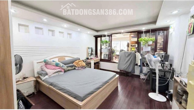 XE HƠI TỚI NHÀ -  SÁT MT TRƯỜNG SA - Q3  - 4 TẦNG - NỘI THẤT ĐẸP - SỔ A4 - 4.2*11M NỞ HẬU 4.6M - NHỈNH 11 TỶ