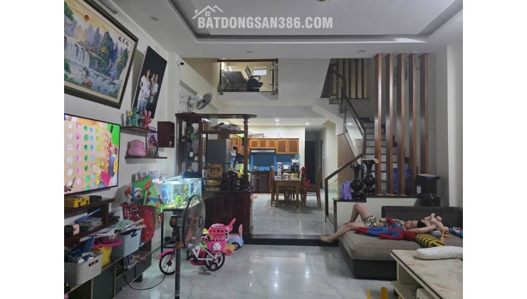 Bán nhà 3 tầng mặt tiền đường Nguyễn Thị Thập - Gần biển