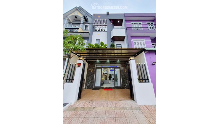BÁN NHÀ KĐT 5 SAO CÁCH CHỢ BÌNH CHÁNH CHỈ 2KM (5,5 X 15) CHỈ 4.5 TỶ. LH:0908815596