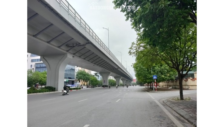 Bán Nhà mặt phố Cầu Giấy 210m2, MT 8m, 2 mặt thoáng, vỉa hè đá bóng, kinh doanh 160 Tỷ