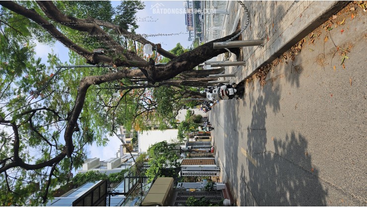 NHỈNH 20 TỈ - NHÀ HOÀNG CẦU SẴN 6 TẦNG - NGÕ THÔNG Ô TÔ