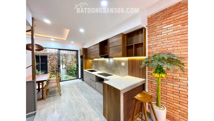 SIÊU PHẨM - Nhà 3 tầng 3 mê Nguyễn Huy Tự - sát ngay bãi tắm