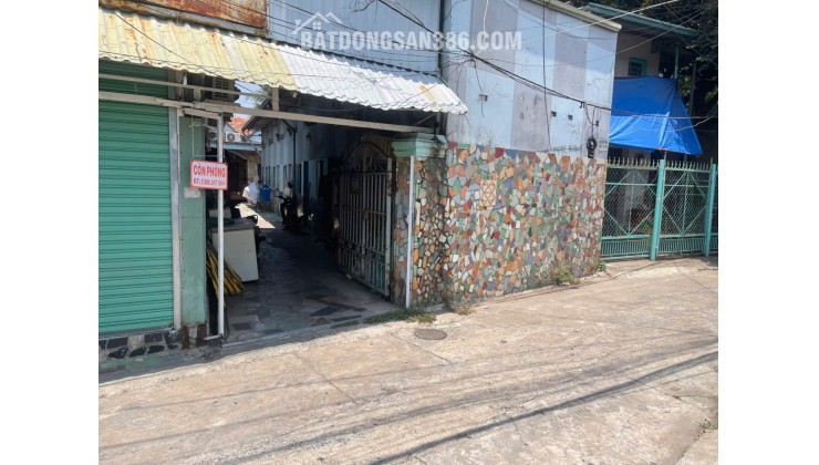 BÁN ĐẤT TẶNG NHÀ CẤP 4, 1 KIOT VÀ 18 PHÒNG TRỌ ĐANG KHAI THÁC – DÒNG TIỀN ỔN ĐỊNH – VỊ TRÍ TRUNG TÂM