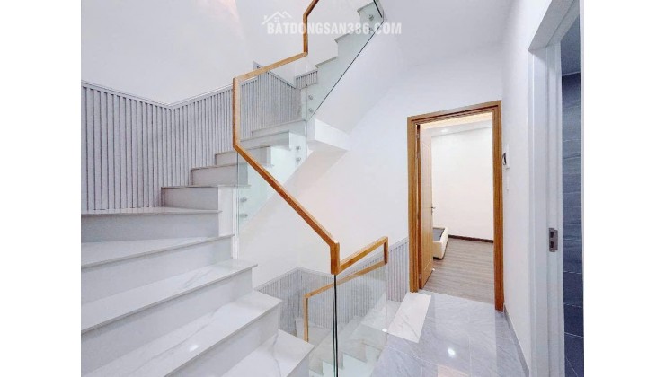 Bán Nhà 65m² Giá Chỉ 12 Tỷ ở Quận 7 - Vị Trí Đẹp, Sổ Hồng Riêng