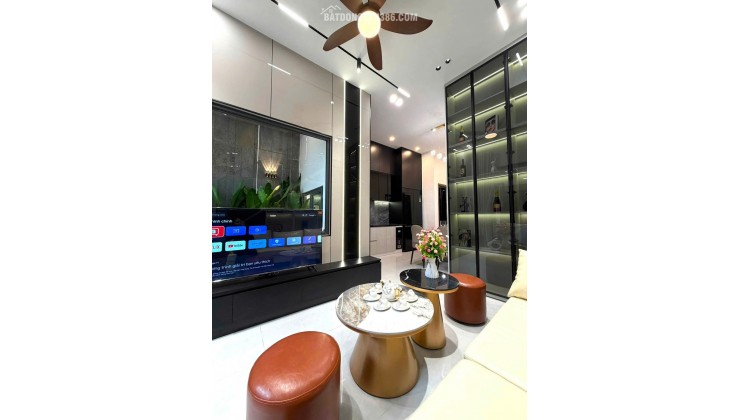 Nhà 3 tầng 3 mê đúc sau lưng nhà mặt tiền Nguyễn Phước Nguyên
