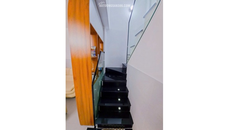 1 BƯỚC RA MẶT TIỀN,KHU VIP VƯỜN LÀI TÂN PHÚ, XE HƠI THOÁNG,NHÀ 3 TẦNG ,40M2, 3 PN. GIÁ CHỈ NHỈNH 6 TỶ XÍU XÍU