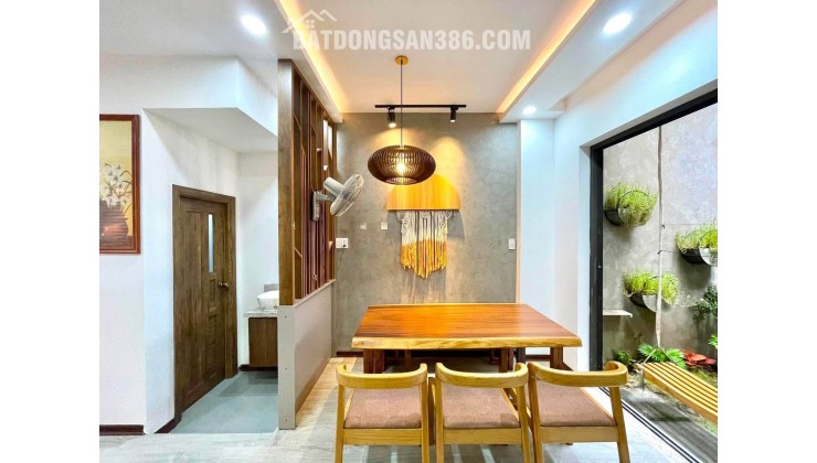 SIÊU PHẨM - Nhà 3 tầng 3 mê Nguyễn Huy Tự - sát ngay bãi tắm