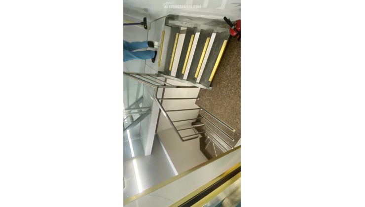 Tòa nhà mặt tiền Lý Thường Kiệt, Quận 10.