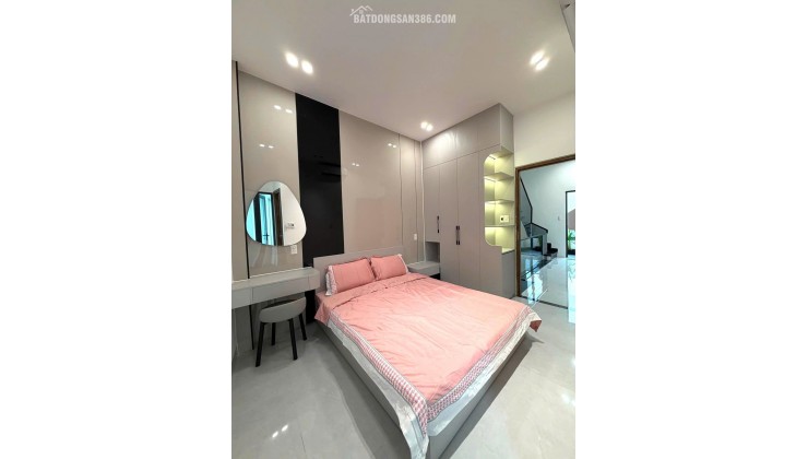 Nhà 3 tầng 3 mê đúc sau lưng nhà mặt tiền Nguyễn Phước Nguyên
