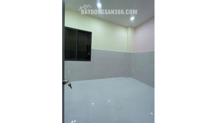 1 TỎI HƠN CÓ NHÀ XÂY MỚI ,1/ GẦN NGUYỄN SƠN, TÂN PHÚ,30M RA MT,2 TẦNG,NGANG ĐẸP 4M,TẶNG FULL NỘI THẤT.