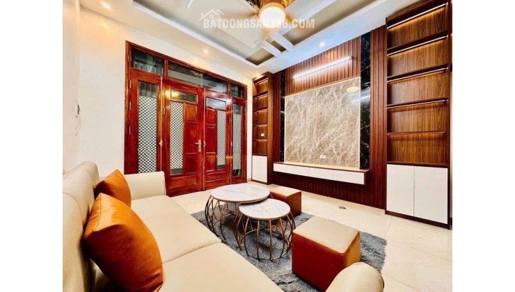 BÁN NHÀ MỄ TRÌ HẠ, NHÀ MỚI ĐẸP LONG LANH, VÀI BƯỚC CHÂN RA Ô TÔ, CỰC GẦN PHỐ, 39M² 5 TẦNG CHỈ 9,9 TỶ