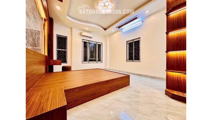 BÁN NHÀ MỄ TRÌ HẠ, NHÀ MỚI ĐẸP LONG LANH, VÀI BƯỚC CHÂN RA Ô TÔ, CỰC GẦN PHỐ, 39M² 5 TẦNG CHỈ 9,9 TỶ