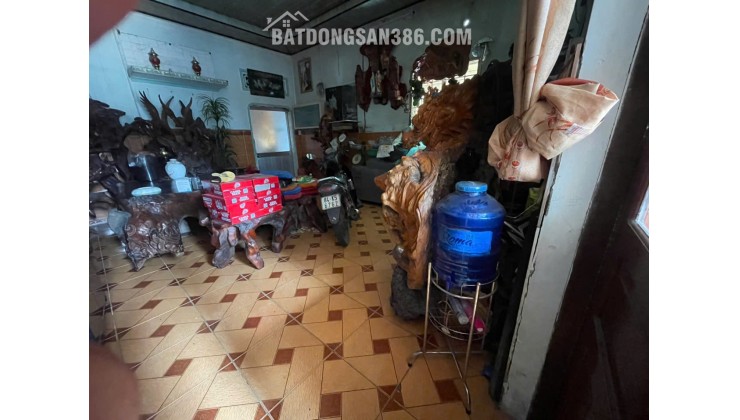 BÁN ĐẤT TẶNG NHÀ CẤP 4, 1 KIOT VÀ 18 PHÒNG TRỌ ĐANG KHAI THÁC – DÒNG TIỀN ỔN ĐỊNH – VỊ TRÍ TRUNG TÂM