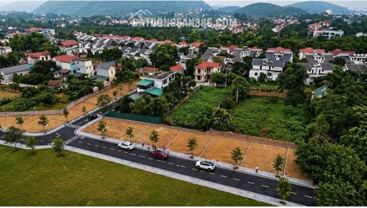 Đất sát Đại Học quốc Gia, cạnh tuyến metro5 Hoà Lạc