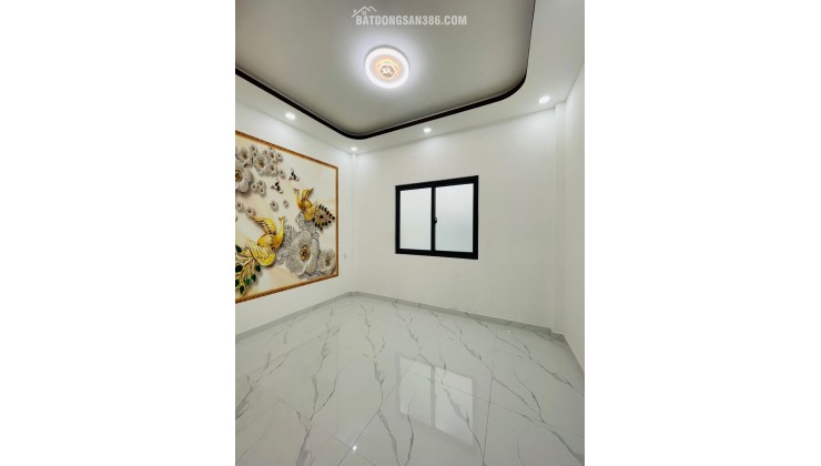 CHỦ GẤP GIẢM THÊM 100TR 79m2, 4mX19m,4 TẦNG CHỈ VỚI 5 TỶ HƠN XÍU XIU.