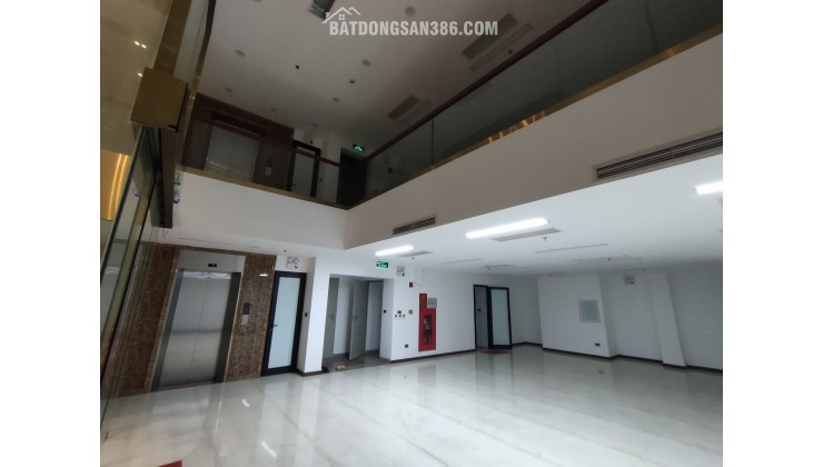 Bán Nhà mặt phố Cầu Giấy 210m2, MT 8m, 2 mặt thoáng, vỉa hè đá bóng, kinh doanh 160 Tỷ