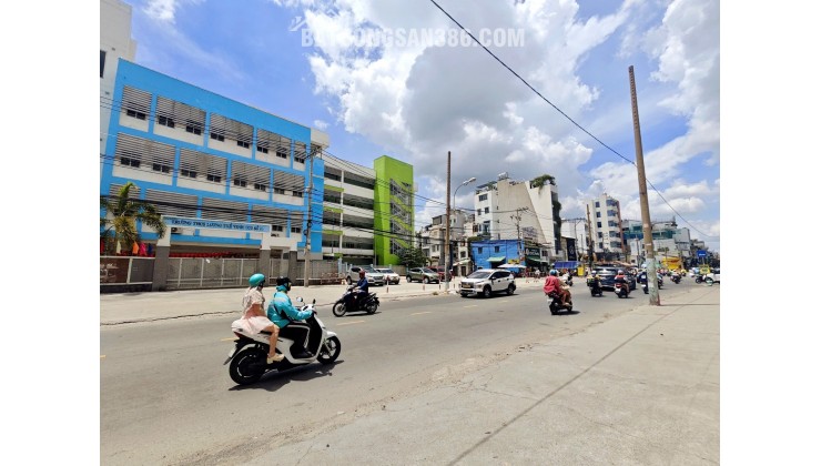 Bán nhà ở đường Cách Mạng Tháng Tám, khu vực trung tâm