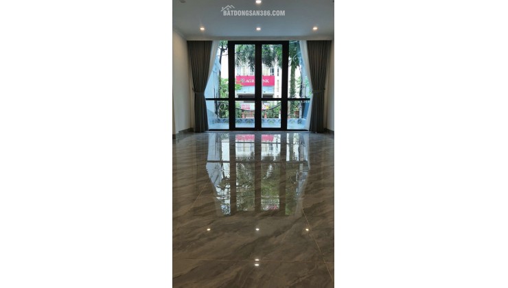 Chính chủ bán nhà mặt phố Nguyễn Cơ Thạch 45mv SĐCC LH:0969148973.
