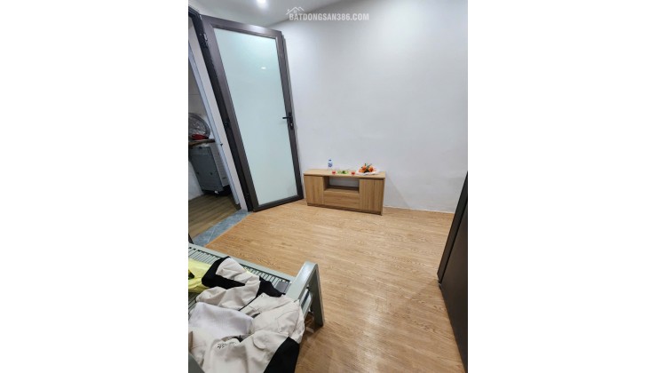 Chính Chủ P 503 Nhà 77 Thịnh Hào 1 Đống Đa Bác nào con lên học đại học mua căn này thì quá đỉnh , học xong bán lại vẫn lời