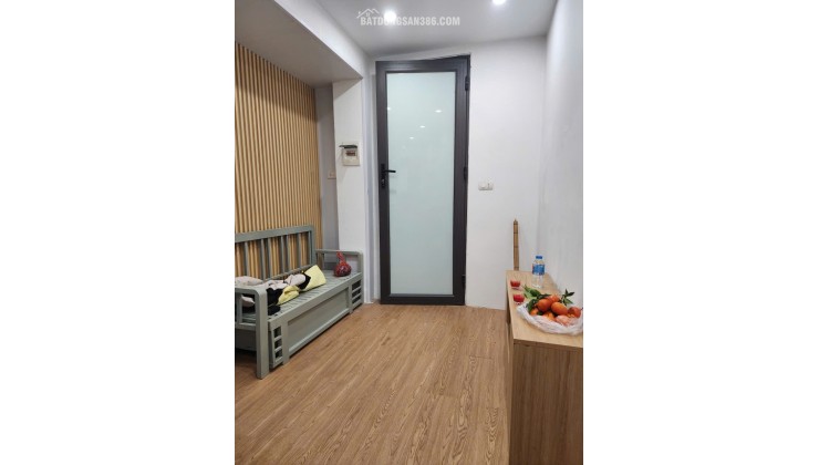 Chính Chủ P 503 Nhà 77 Thịnh Hào 1 Đống Đa Bác nào con lên học đại học mua căn này thì quá đỉnh , học xong bán lại vẫn lời