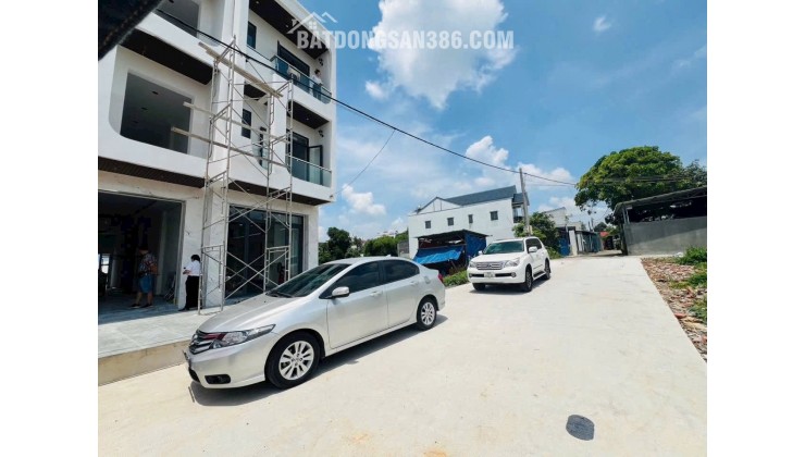 Bán Gấp Nhà 1 Trệt 1 Lầu, 120m², Sân Ô Tô Rộng, Cách UBND Tương Bình Hiệp Chỉ 500m