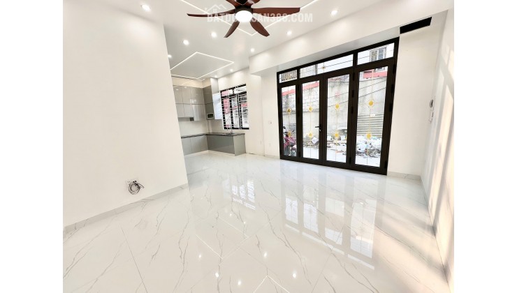 Nhà Đồng Hoà Kiến An ô tô đỗ cửa 4 tầng giá chỉ 3,05 tỷ ngay trung tâm
