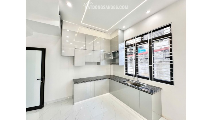 Nhà Đồng Hoà Kiến An ô tô đỗ cửa 4 tầng giá chỉ 3,05 tỷ ngay trung tâm