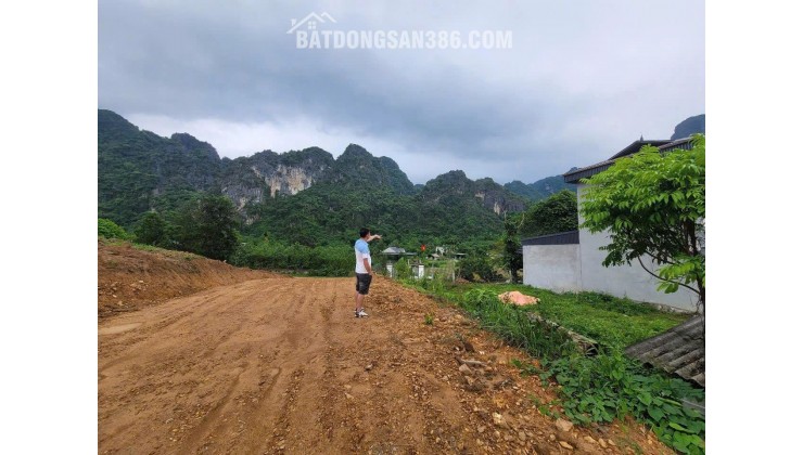 bán đất nghỉ dưỡng 1,6HA. 600k/m2. bám đường bê tông 50m, gần nghỉ dưỡng serena