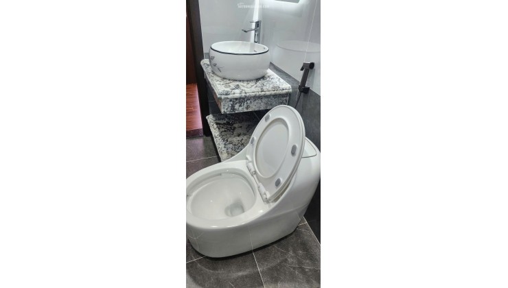 BÁN NHÀ 7 TẦNG, GÓC 3 MẶT ĐƯỜNG, SỐ 4 NGÕ 521 NGUYỄN TRÃI. LH:0393111533 HOẶC 0934306688.