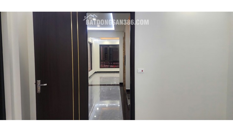 BÁN NHÀ 7 TẦNG, GÓC 3 MẶT ĐƯỜNG, SỐ 4 NGÕ 521 NGUYỄN TRÃI. LH:0393111533 HOẶC 0934306688.