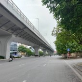 Bán Nhà mặt phố Cầu Giấy 210m2, MT 8m, 2 mặt thoáng, vỉa hè đá bóng, kinh doanh 160 Tỷ
