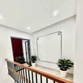 NHÀ 2 TẦNG LÔ GÓC KIỆT TRẦN CAO VÂN - SÁT BIỂN NGUYỄN TẤT THÀNH.