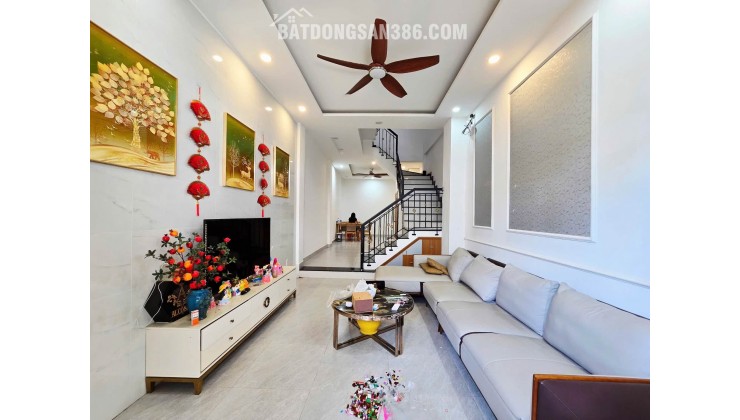 Bán nhà 3 tầng 3 mê kiệt Ô TÔ đường Hoà An 7