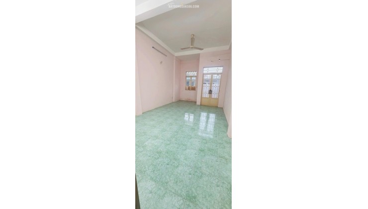 Hẻm nhựa 8M ko lộ giới.  Dt: 4x17m Hoà Bình Tân Phú sát chợ Cây Keo