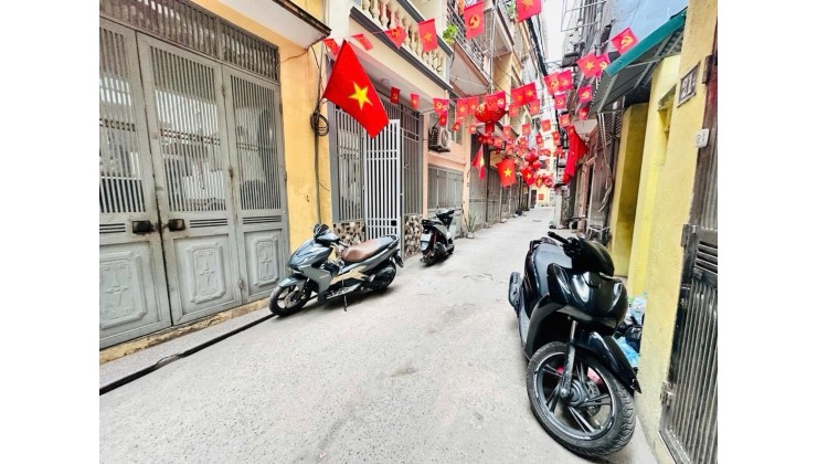 Trung tâm LÊ VĂN HIẾN 44m2  7.95 Tỷ LIỀN KỀ: HV TÀI CHÍNH + ĐH MỎ + CẢNH SÁT ND + BV ĐK PHƯƠNG ĐÔNG - PHÂN LÔ - Ô TÔ ĐỖ CỬA - NGÕ THÔNG - KINH DOANH