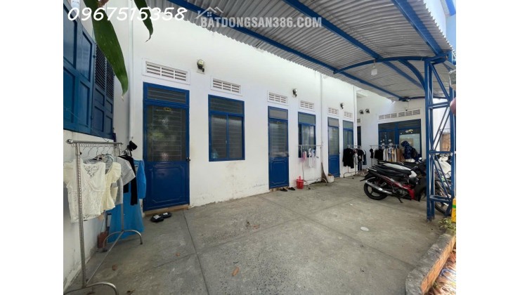 BÁN NHÀ 15M MẶT TIỀN- TRUNG TÂM VĨNH PHƯỚC -SẴN 10 PHÒNG TRỌ, DÒNG TIỀN 30TR/THÁNG